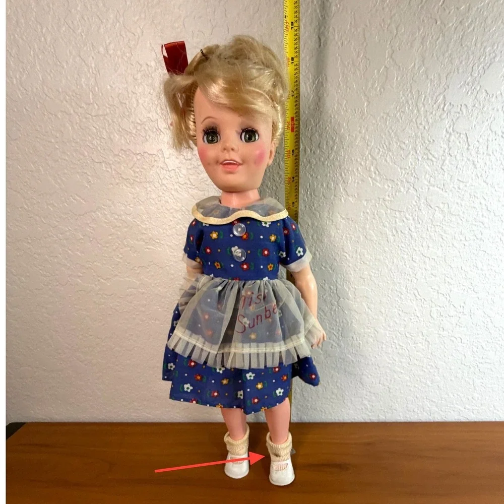 Vintage EEGEE Miss Sunbeam Doll 17 Inch Blue Floral Dress Blonde Hair Green Eyes